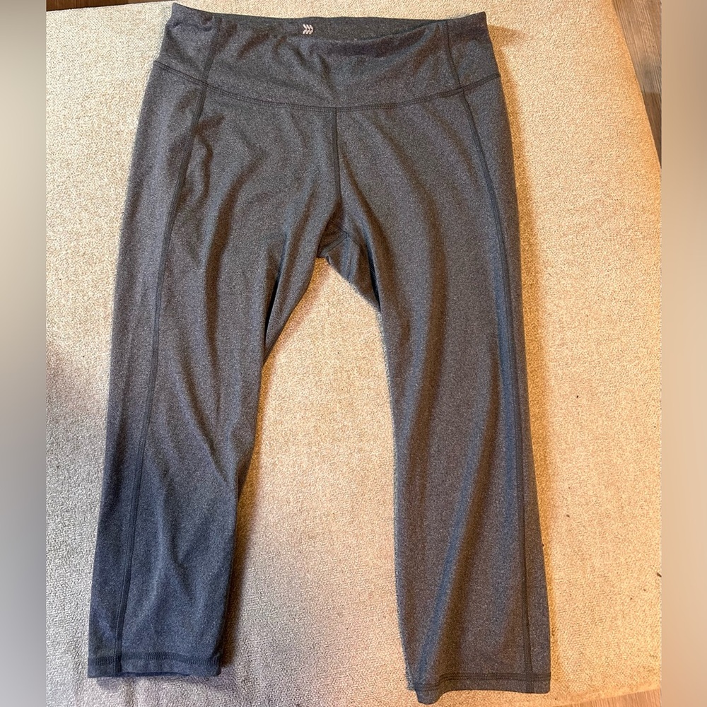 All In Motion heather gray cropped workout pants, size XL